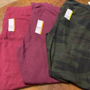 Women's Med Lrg Leggings Camo Burgundy